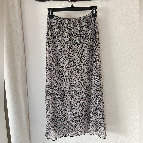 American Eagle Outfitters Dresses & Skirts - American Eagle Outfitters Black Floral Midi Skirt